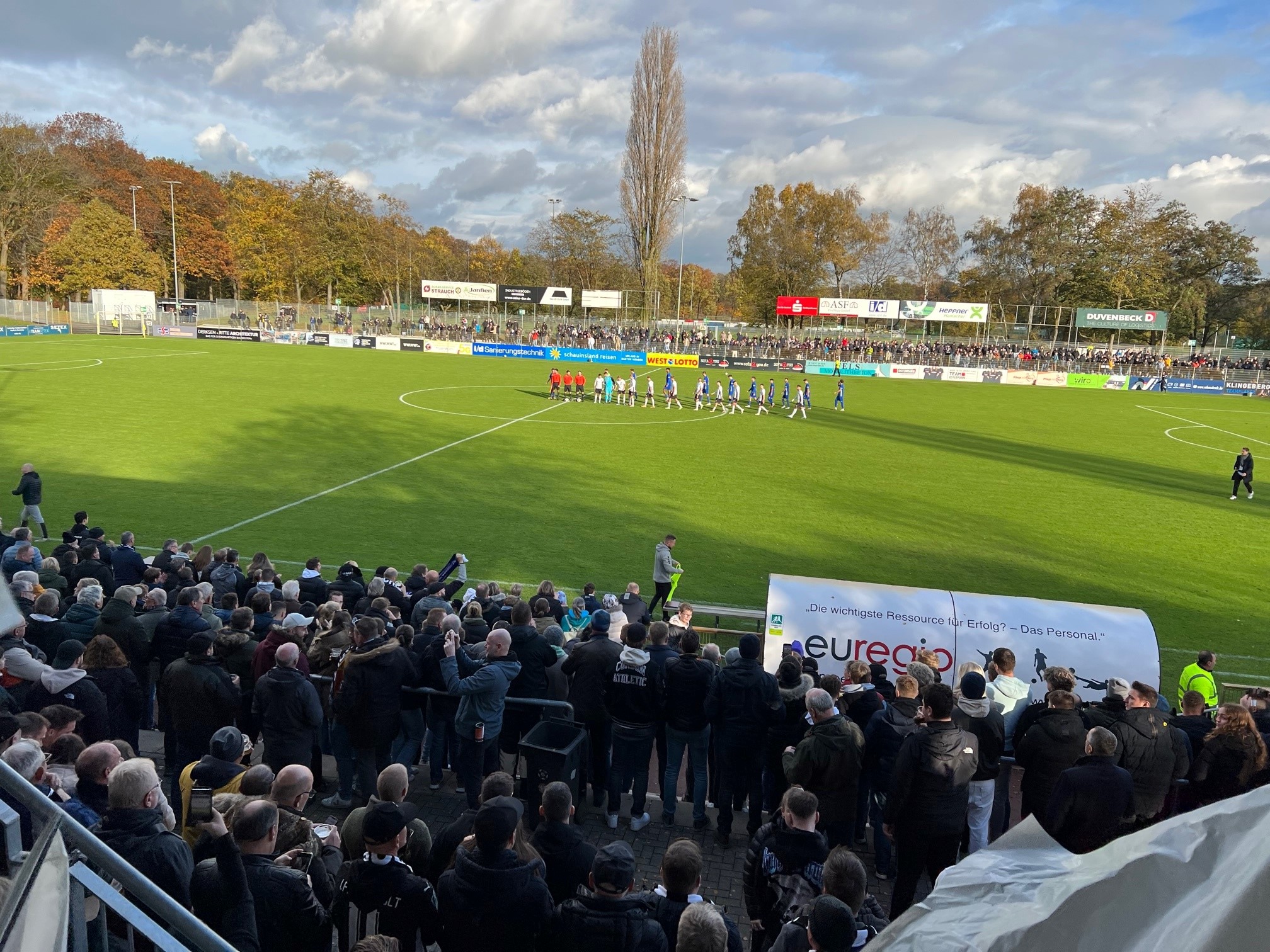HRLW 23-24 WestLotto-Halbzeitaktion beim Spiel 1. FC Bocholt - 1. FC Düren  Foto/Video: WDFV