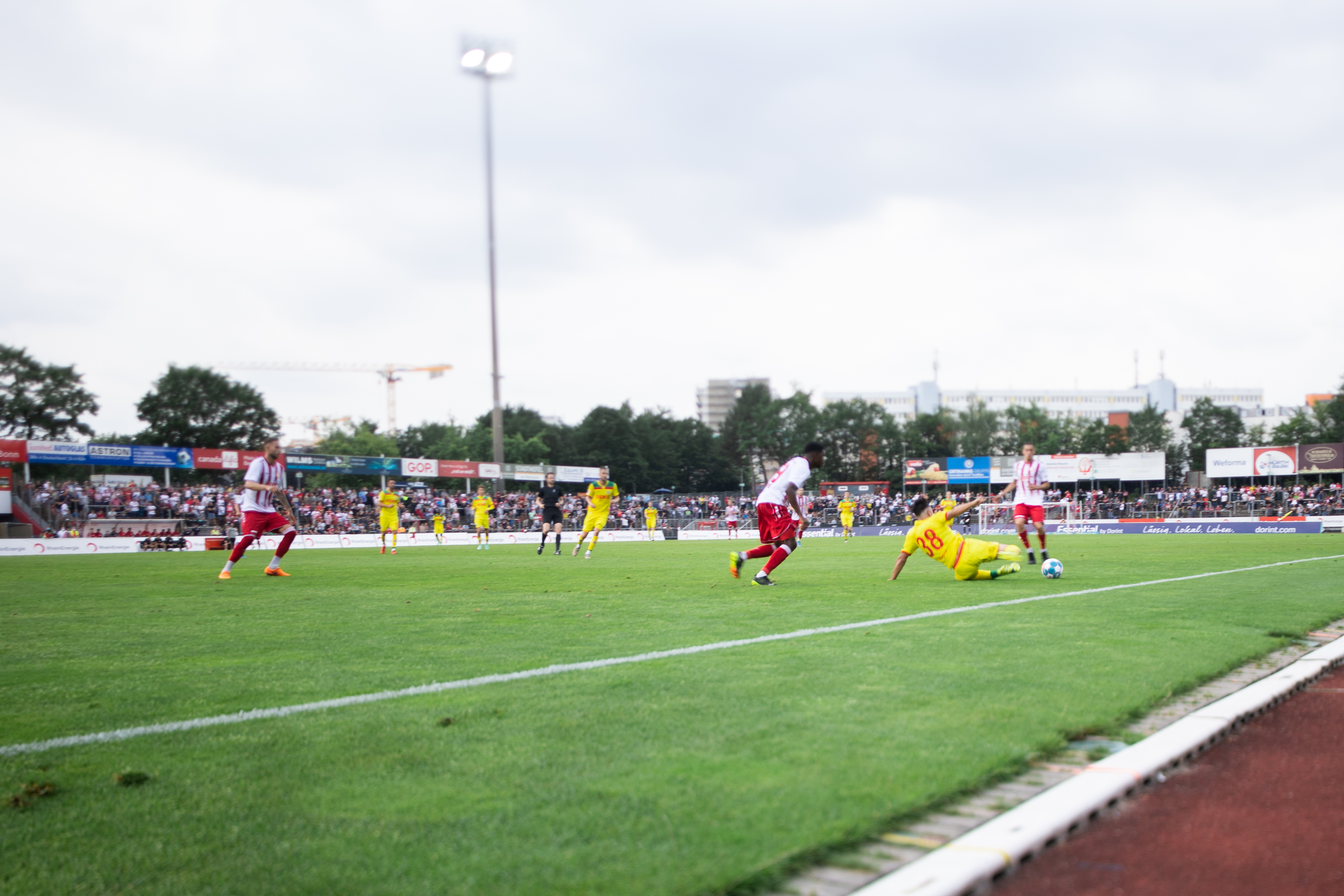 Regionalliga West: Torreiche Viertelstunde des Bonner SC gegen S04 - Fortuna Köln erster RWE-Verfolger