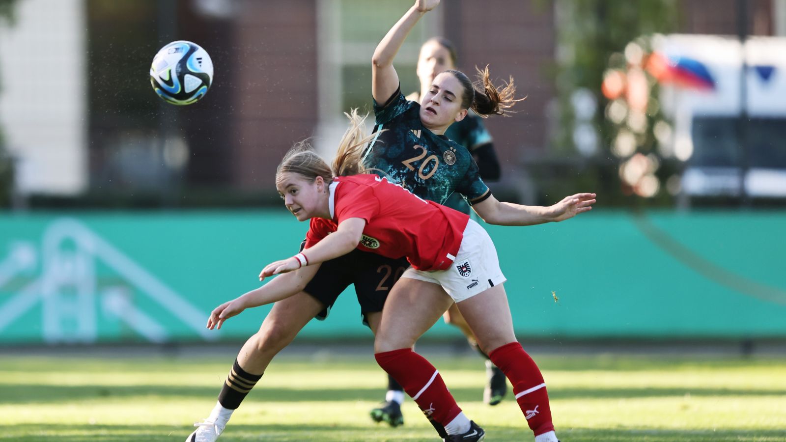 Niederlage gegen Österreich: U 17-Juniorinnen um Leonie Köpp (hinten) verlieren 0:3 