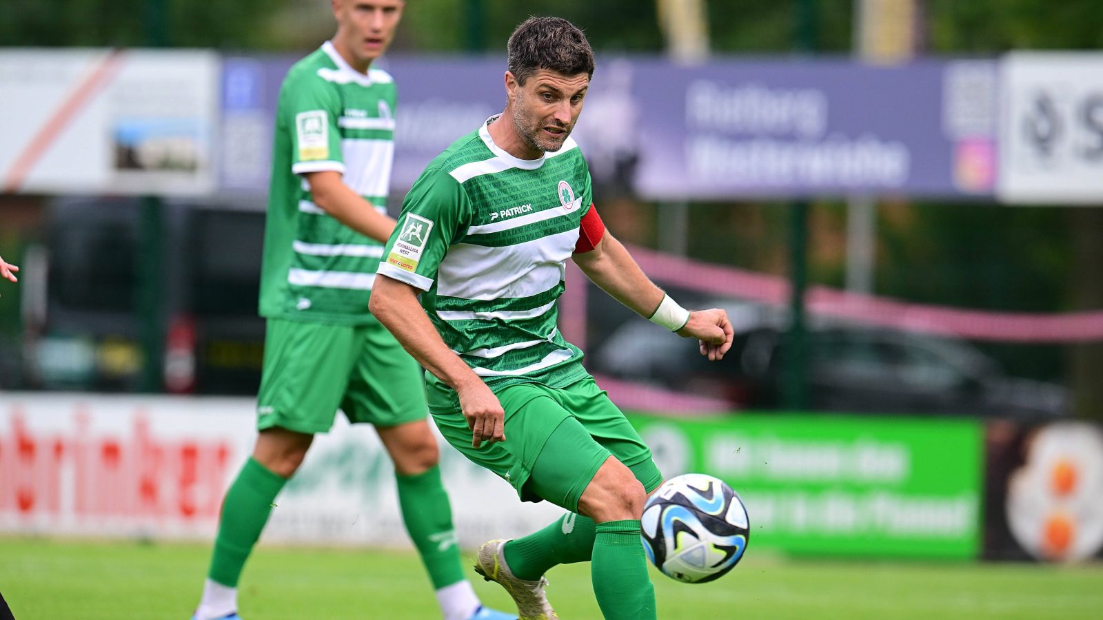 RW Oberhausen startet am 27. Juli mit einem Heimspiel gegen Borussia Mönchengladbach U 23 in die neue Saison. In dieser Szene ist RWO-Spieler Moritz Stoppelkamp am Ball.