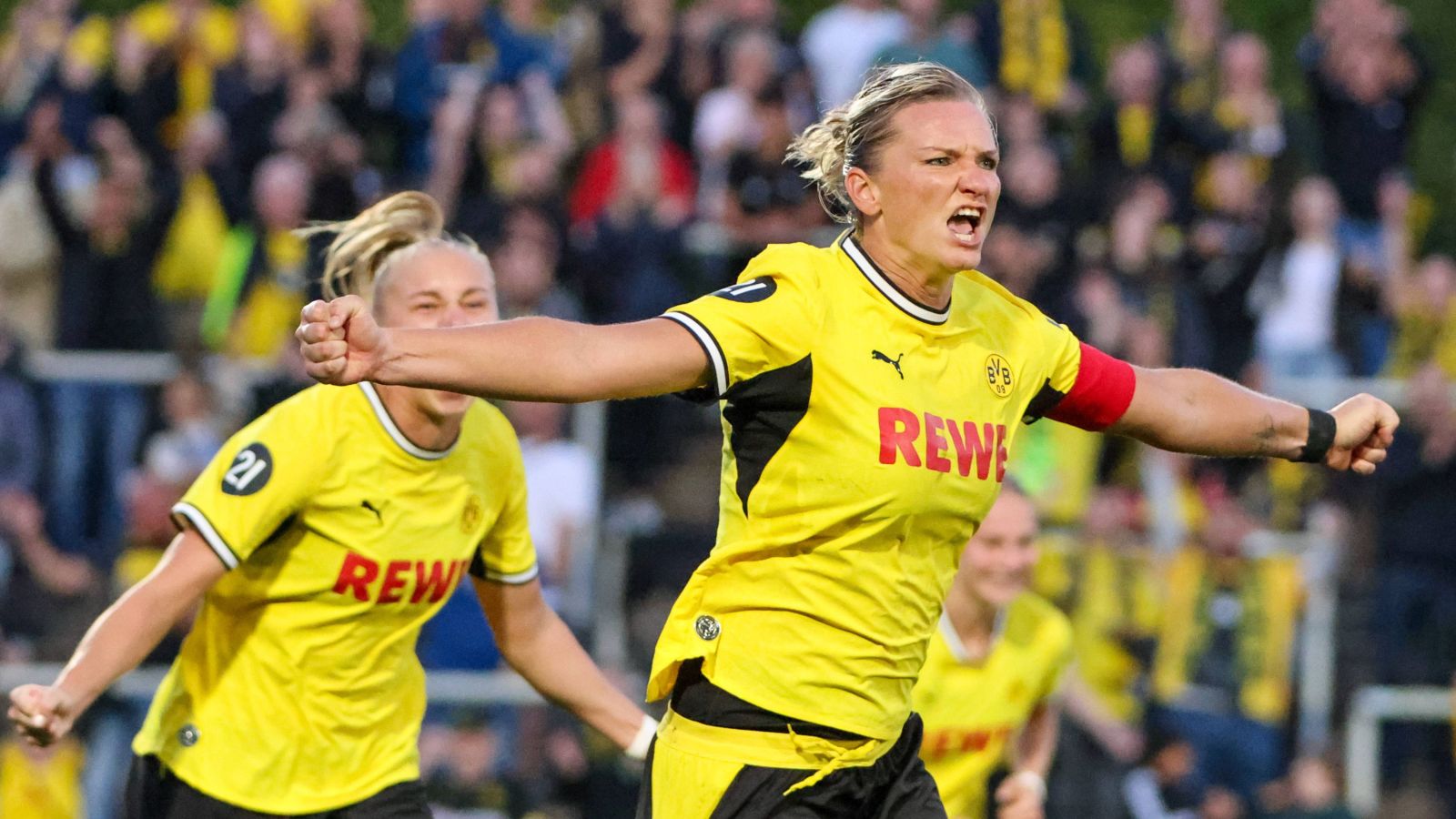 Kapitänin Alexandra Popp erzielte beim 3:0-Heimsieg des BVB gegen die DJK Wacker Mecklenbeck alle drei Treffer.
