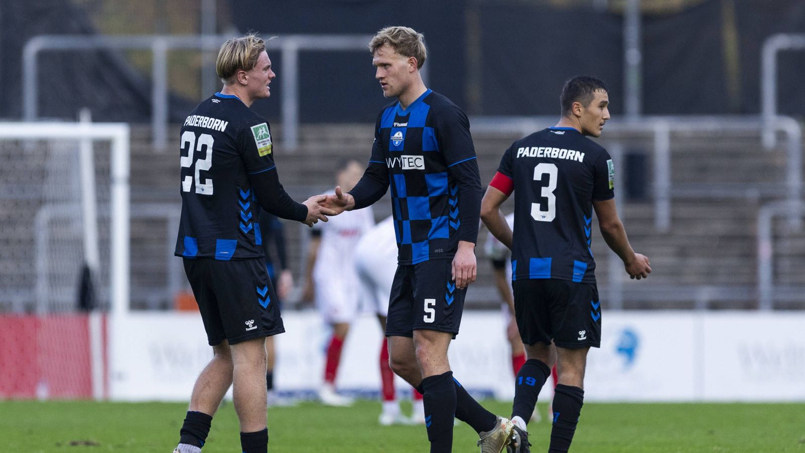 Die zweite Mannschaft des SC Paderborn 07 - hier Luis Flörke, Tim Böhmer und Kapitän Kerem Yalcin - bezwangen die SSVg Velbert in einer vorgezogenen Partie vom 16. Spieltag 3:2.