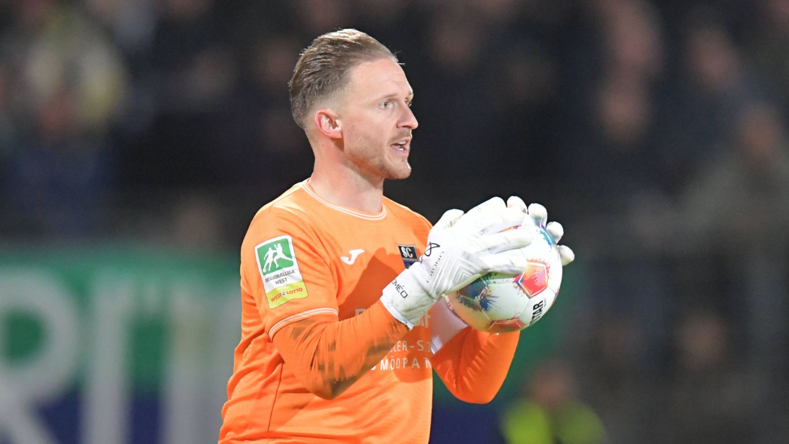 Torhüter und Rekordspieler Marcel Hölscher vom SC Wiedenbrück absolvierte beim 2:2 gegen den SV Rödinghausen bereits seinen 400. Einsatz in der Herren-Regionalliga West.