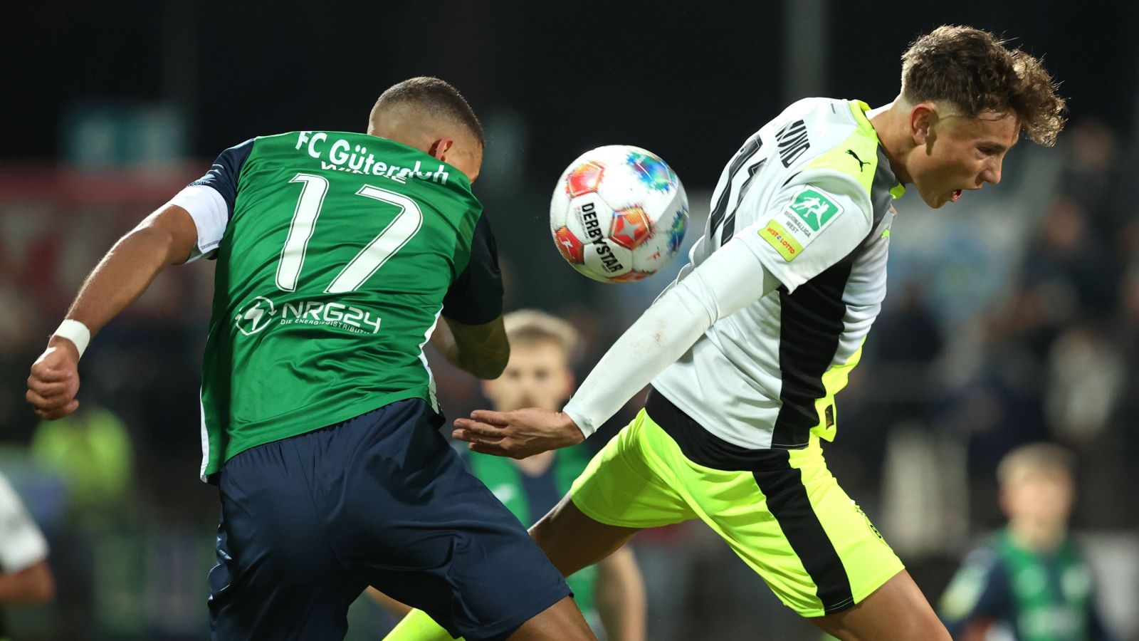 Packende Duelle lieferten sich David Winke (links) vom FC Gütersloh und BVB-Angreifer Arne Wessels schon in der letzten Saison.
