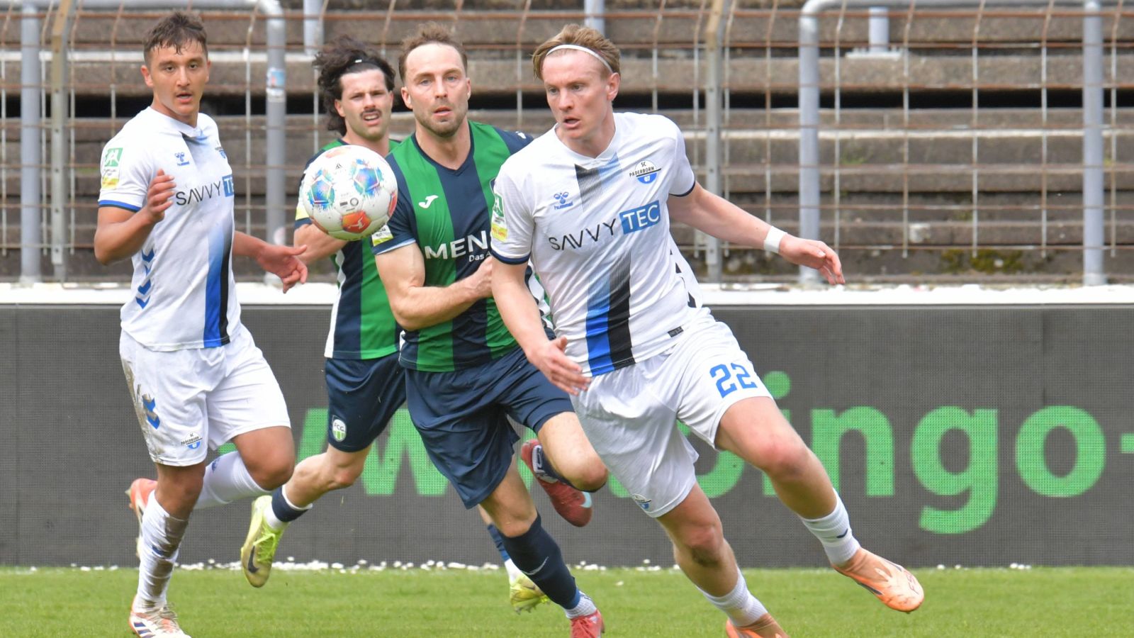 In der Vorsaison erkämpfte die zweite Mannschaft des SC Paderborn 07 - hier Luis Flörke (rechts) - ein 1:1 beim FC Gütersloh.