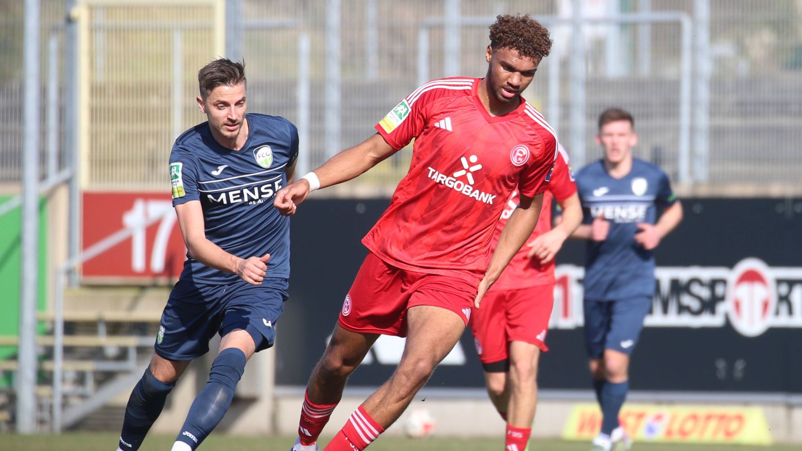 In den beiden Duellen zwischen dem aktuellen Spitzenreiter FC Gütersloh und der U 23 von Fortuna Düsseldorf setzte sich in der abgelaufenen Saison jeweils die Auswärtsmannschaft 2:0 durch.