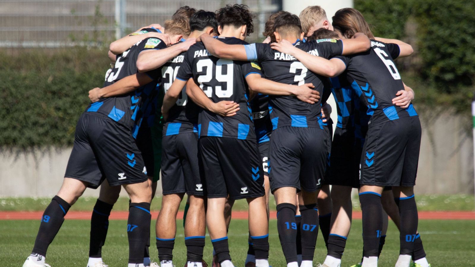 Die zweite Mannschaft des SC Paderborn 07 landete einen 2:1-Heimsieg gegen Tabellenführer Fortuna Köln.