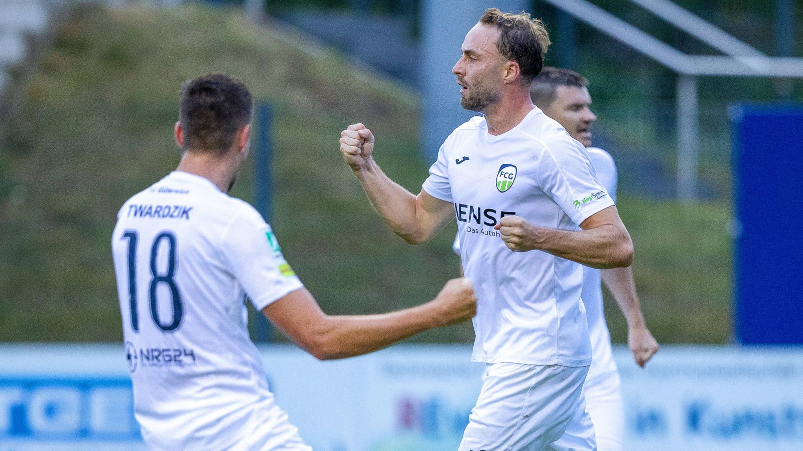 Julius Langfeld (rechts) traf beim Wiedersehen mit seinem Ex-Klub SC Paderborn 07 U 23 für den FC Gütersloh doppelt.