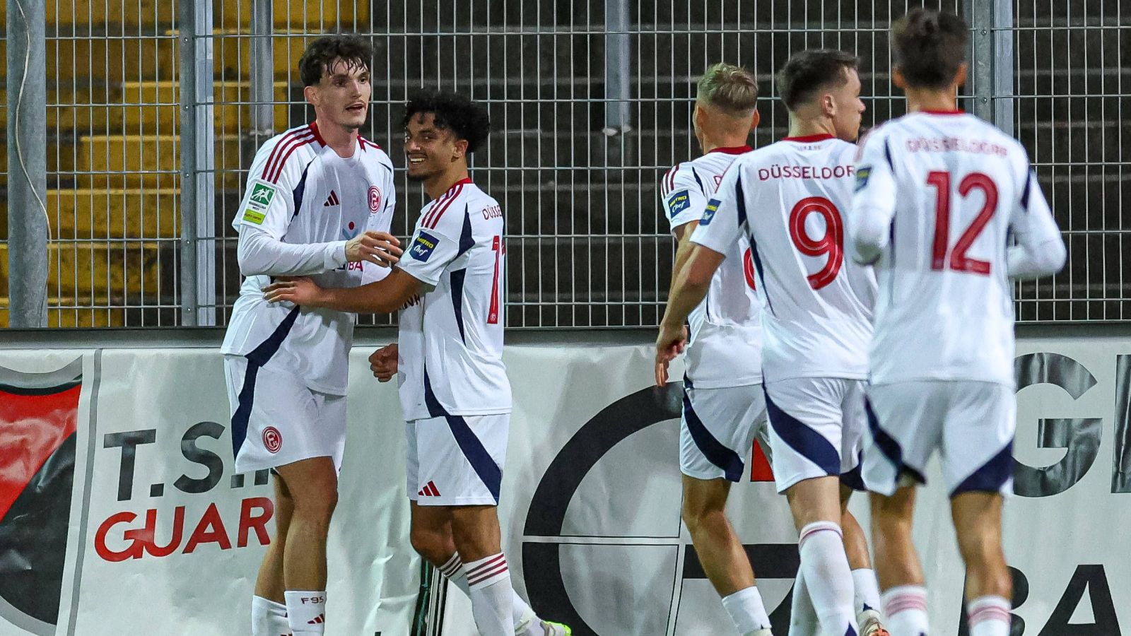 Im Nachwuchsduell gegen die zweite Mannschaft des SC Paderborn 07 hatte die U 23 von Fortuna Düsseldorf dreimal Grund zum Jubeln.