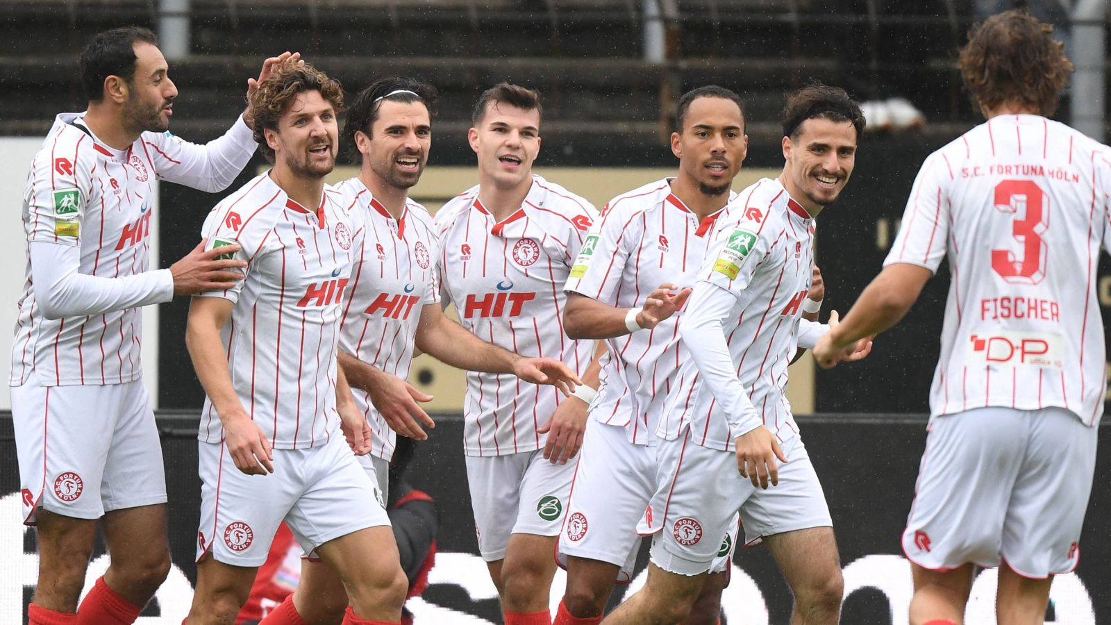 Allen Grund zum Jubeln hatten die Spieler von Fortuna Köln beim 3:2-Derbysieg gegen die zweite Mannschaft des 1. FC Köln.