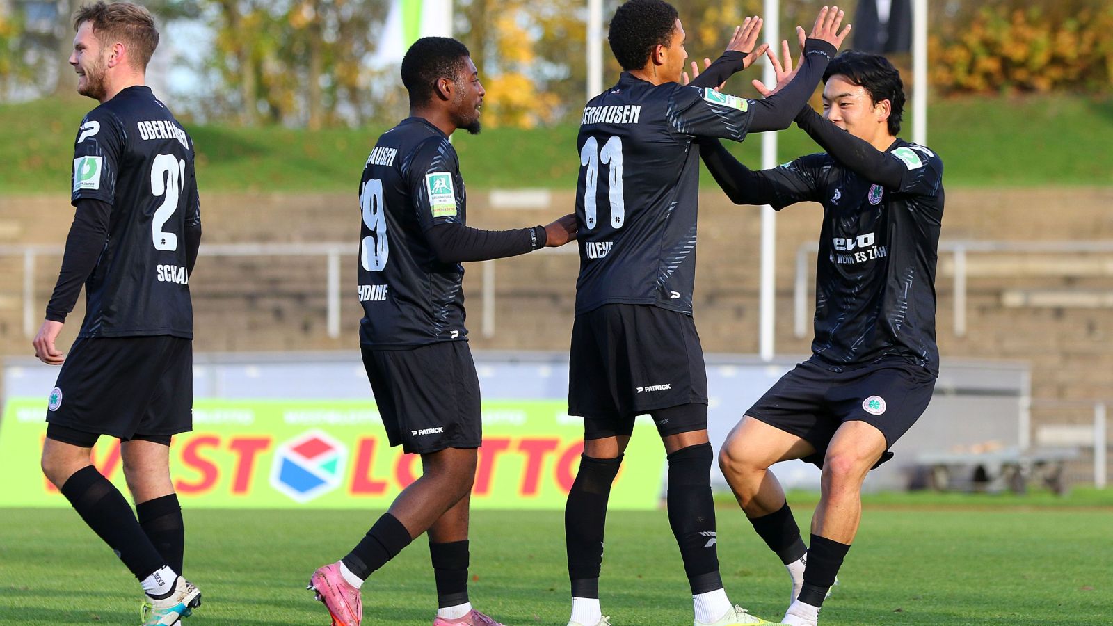 Sechsmal hatten die Spieler von Rot-Weiß Oberhausen im Gastspiel bei der U 23 von Borussia Mönchengladbach Grund zum Jubeln.