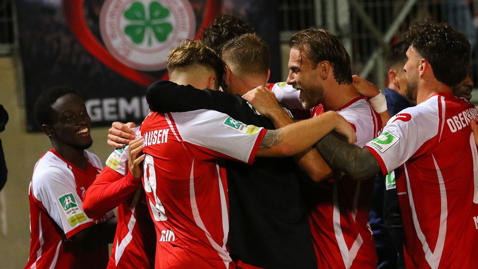 Nach dem späten 3:2-Siegtreffer gegen die U 23 des FC Schalke 04 kannte der Jubel bei Rot-Weiß Oberhausen keine Grenzen.