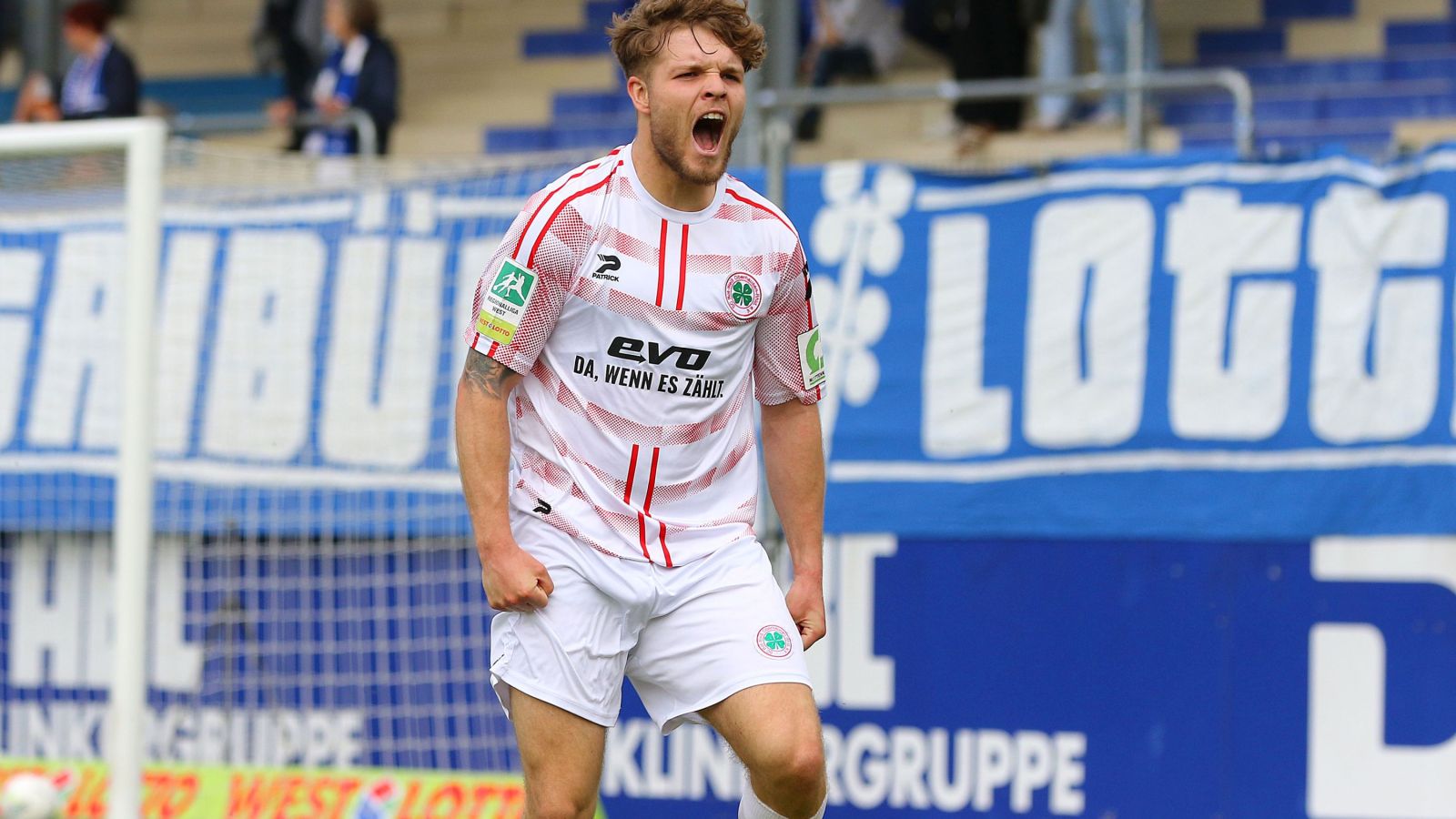 Rot-Weiß Oberhausens Angreifer Timur Kesim bejubelt seinen 1:0-Siegtreffer im Gastspiel bei den Sportfreunden Lotte.