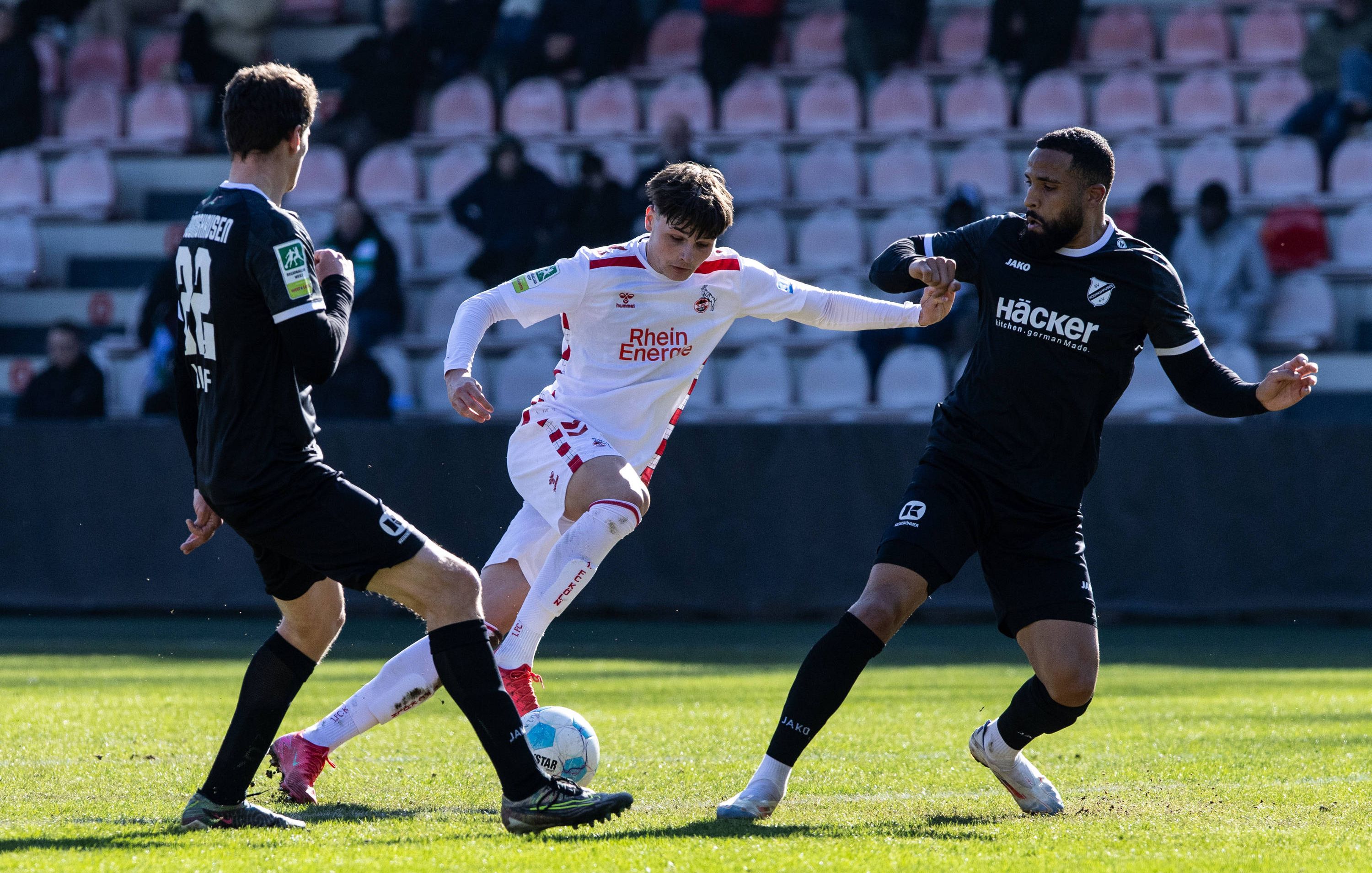 Cologne U 23 SvRödinghausenのBollwerks